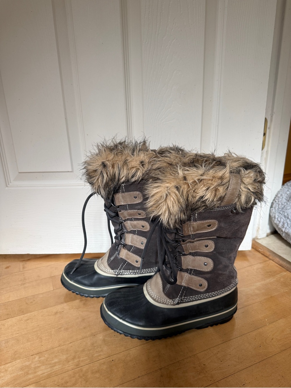 Sorel: Joan of arctic - Women's Faux-Fur Winter Lace-Up Boots in Brown